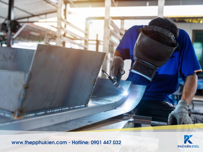 Những điểm khác biệt giữa sắt và thép